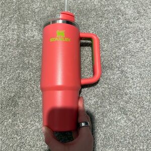 Stanley Quencher H2.0 30 oz FlowState tumbler in the Hibiscus colorway.